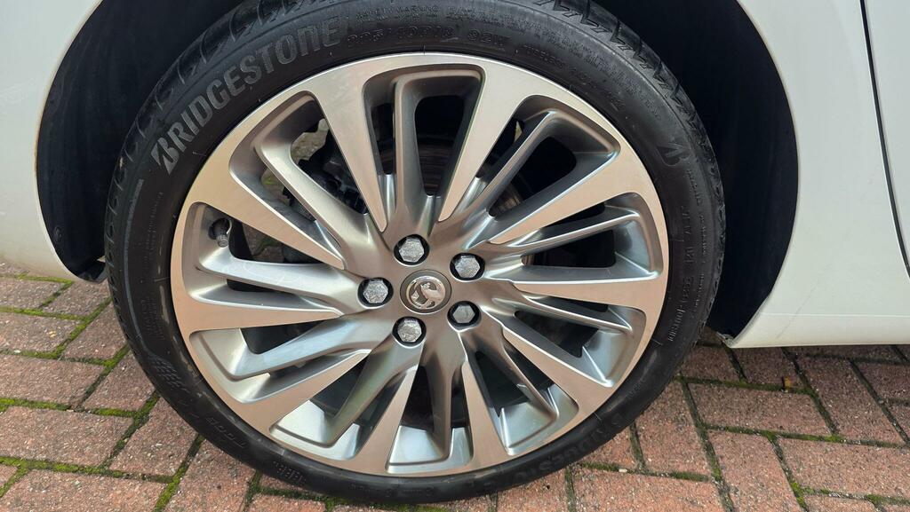 Vauxhall Astra 1.2 Turbo 145 Griffin Edition White #43