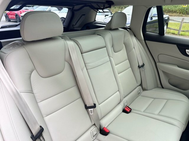 Volvo V60  White #22
