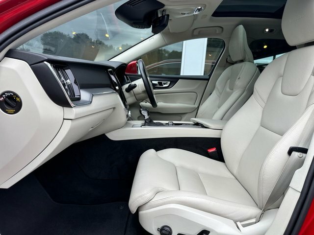 Volvo V60  White #11