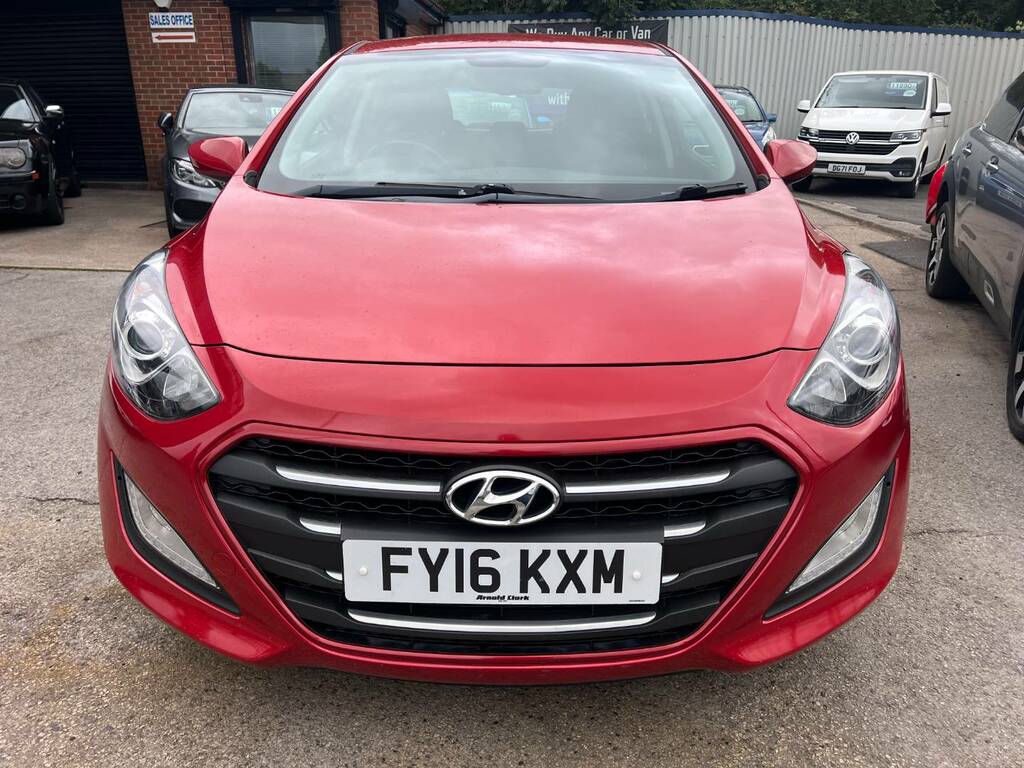 Hyundai I30 1.6 Crdi Blue Drive Se Red #2