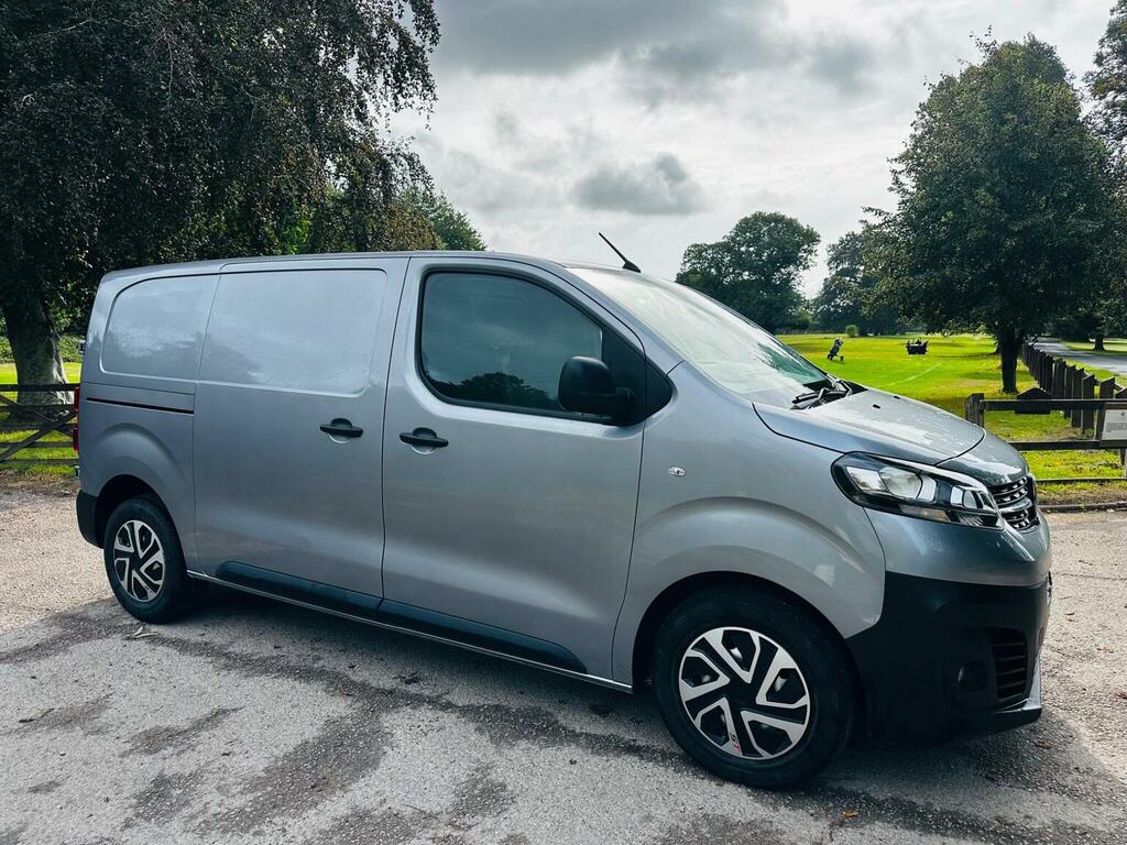 Vauxhall Vivaro Mpv White #8