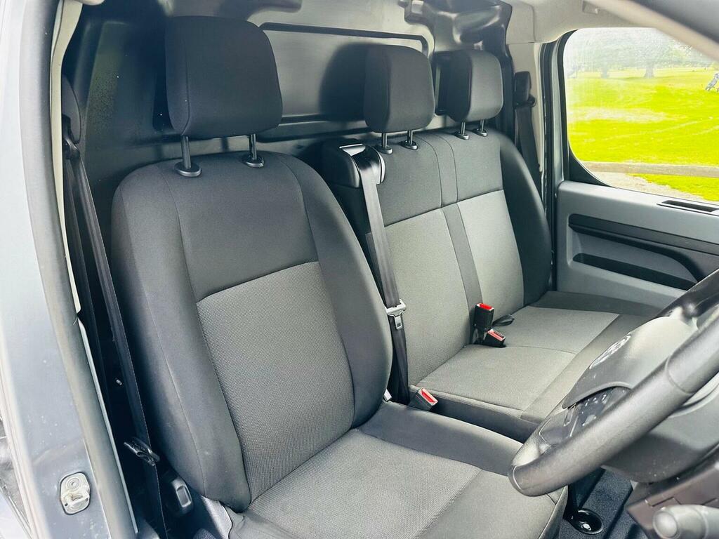 Vauxhall Vivaro Mpv White #18