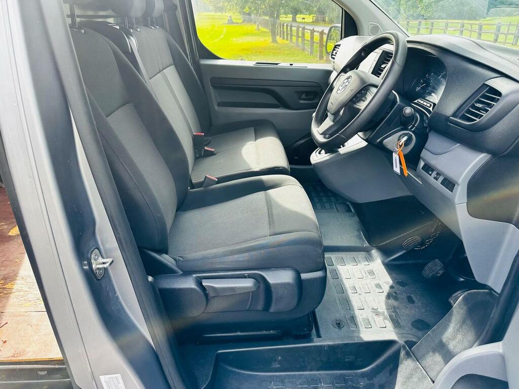 Vauxhall Vivaro Mpv White #20