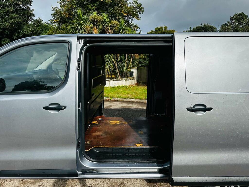 Vauxhall Vivaro Mpv White #17