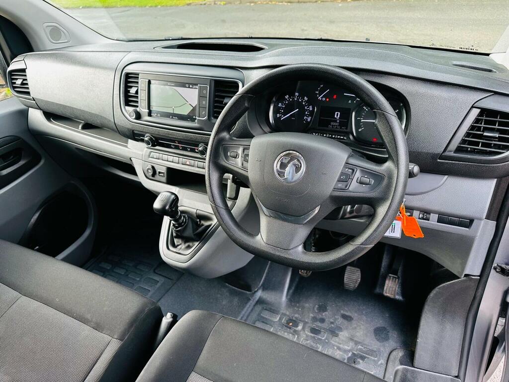 Vauxhall Vivaro Mpv White #21