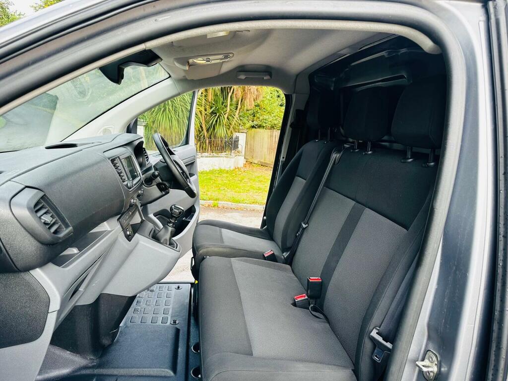 Vauxhall Vivaro Mpv White #24