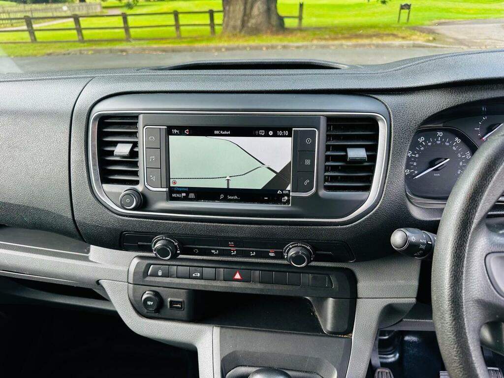 Vauxhall Vivaro Mpv White #25