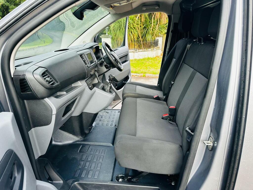 Vauxhall Vivaro Mpv White #23