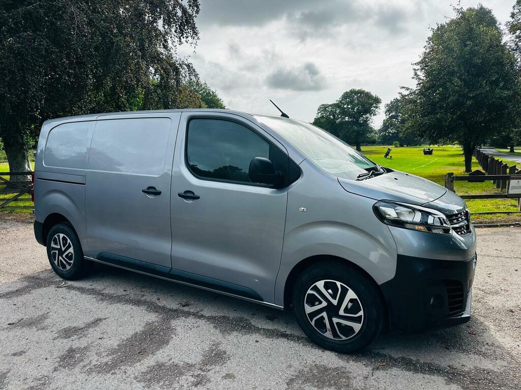 Vauxhall Vivaro Mpv White #10