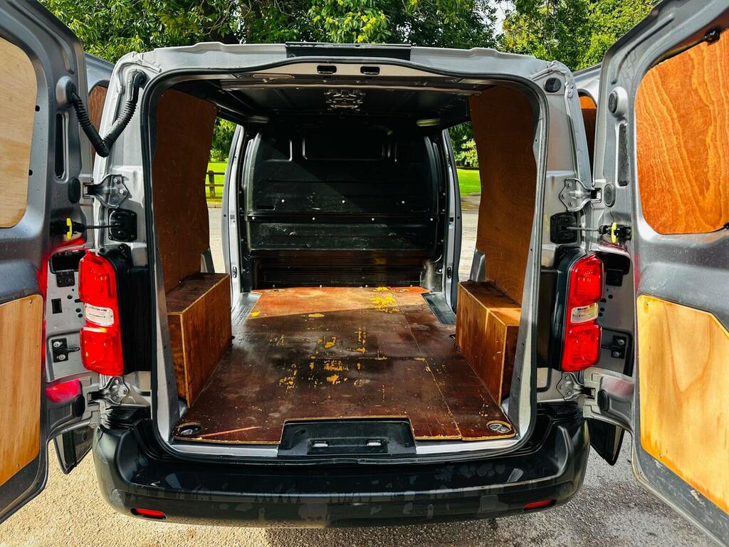 Vauxhall Vivaro Mpv White #15