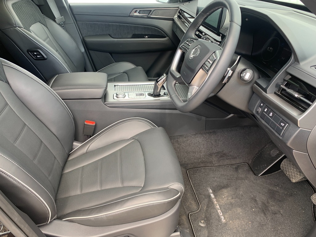 SsangYong Rexton Suv #9