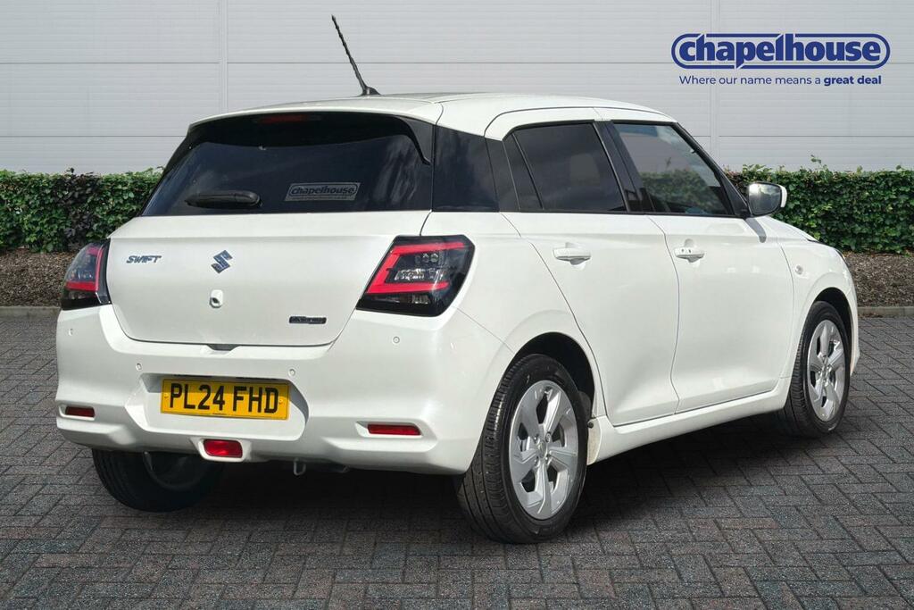 Suzuki Swift Motion Mhev 1.2 PL24FHD White #3