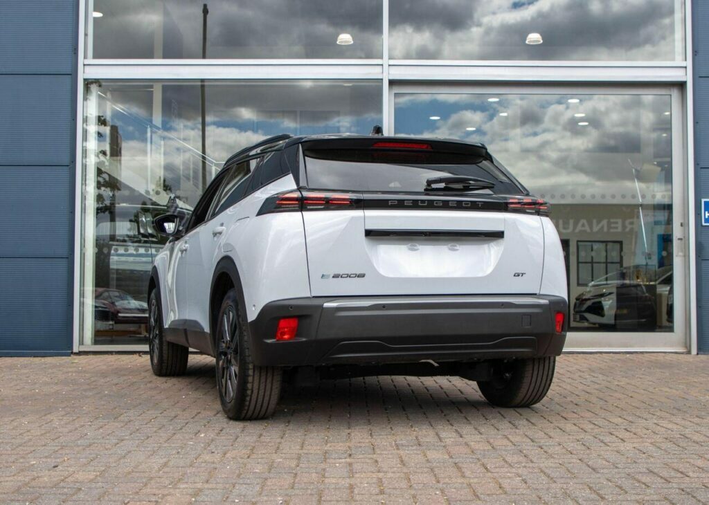 Peugeot e-2008 Suv White #4