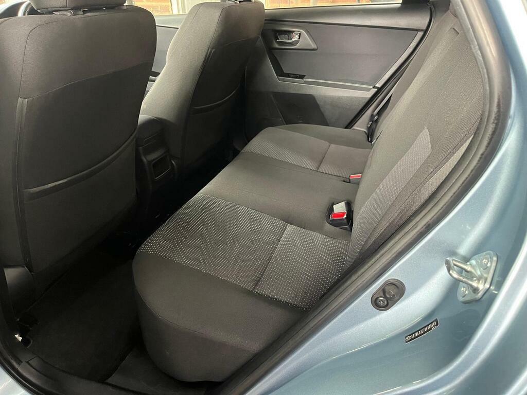 Toyota Auris Excel White #7