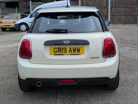 Mini Hatch 1.5 Cooper Classic GR19AWW White #6