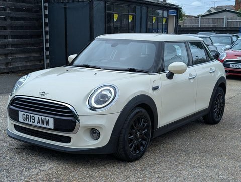 Mini Hatch 1.5 Cooper Classic GR19AWW White #3