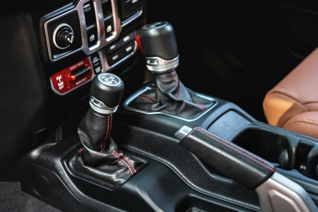 Jeep Wrangler 2L Overland Black #31