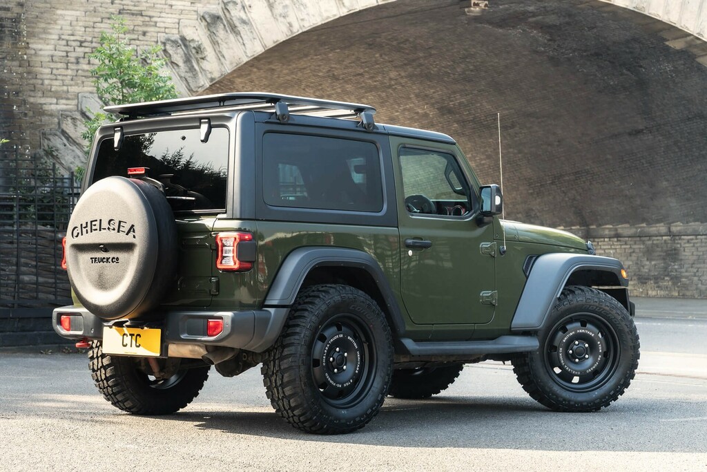 Jeep Wrangler 2L Overland Black #40