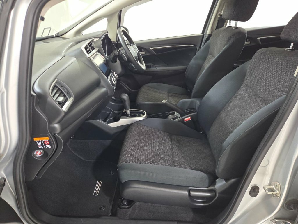 Honda Jazz 1.3 I-vtec S Cvt Silver #21
