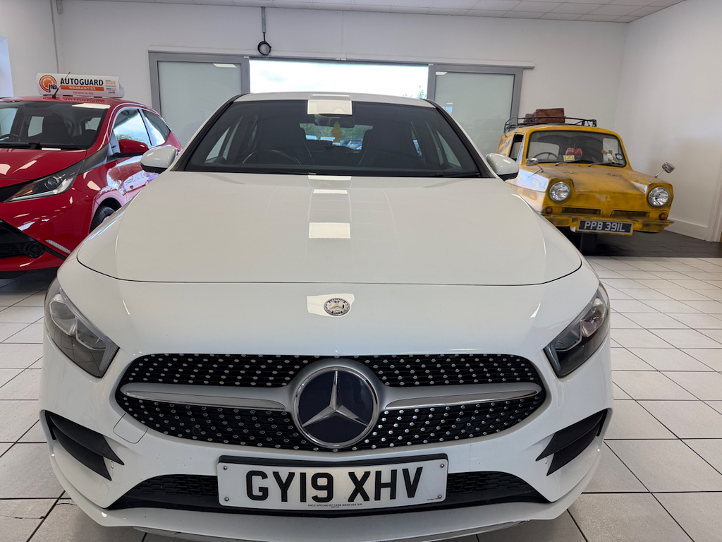Mercedes-Benz 200 1.3 L A Amg Line Executive White #2