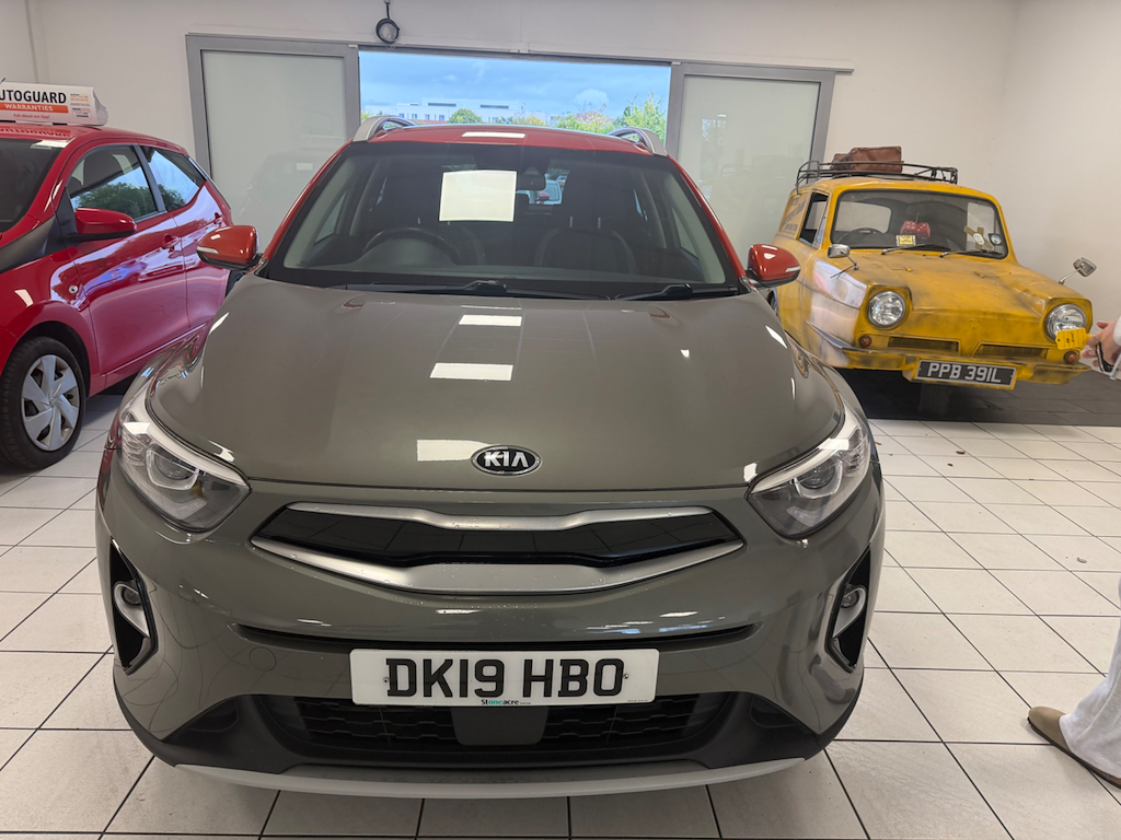 Kia Stonic 1.6 Crdi First Edition Suv Black #5