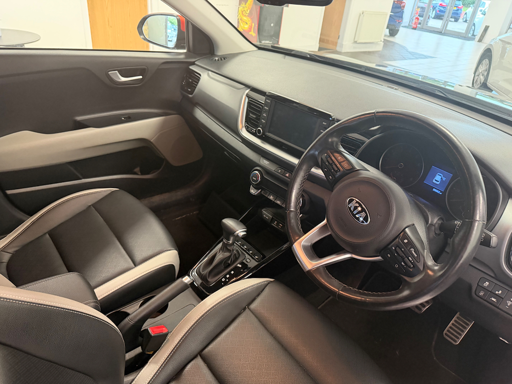 Kia Stonic 1.6 Crdi First Edition Suv Black #4
