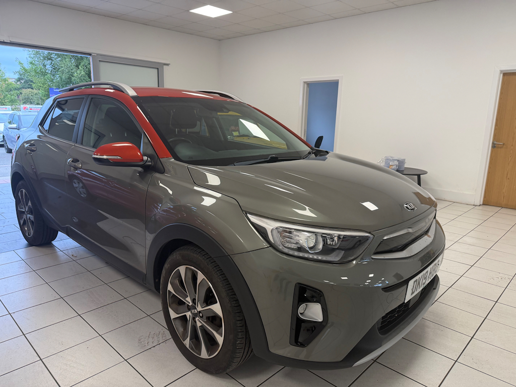 Kia Stonic 1.6 Crdi First Edition Suv Black #1