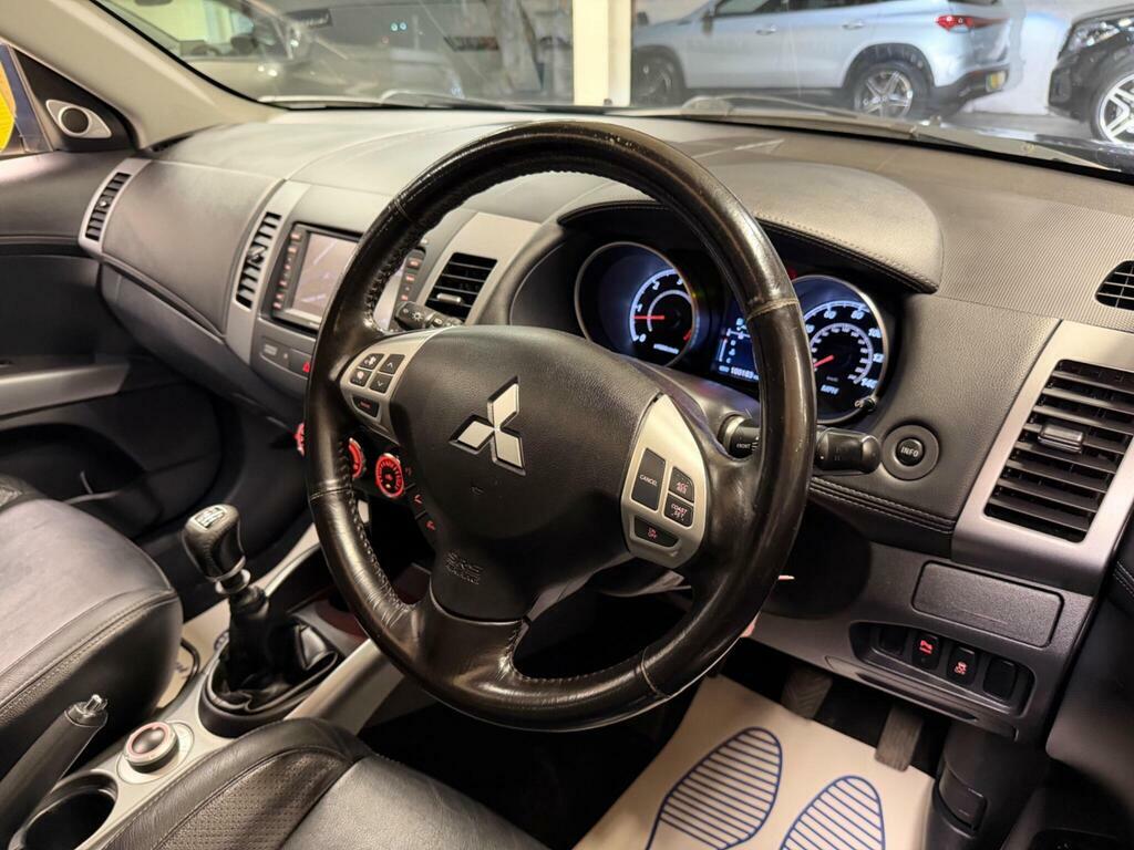 Mitsubishi Outlander Di-d Gx 4 Brown #16
