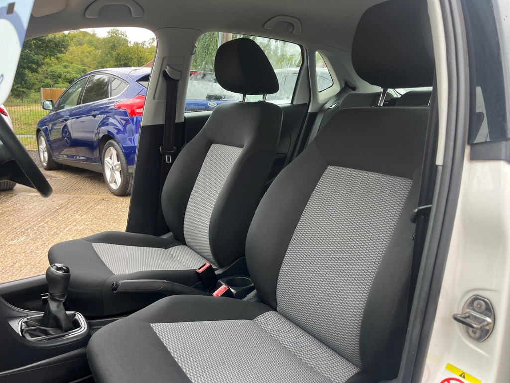 Volkswagen Polo Hatchback White #16