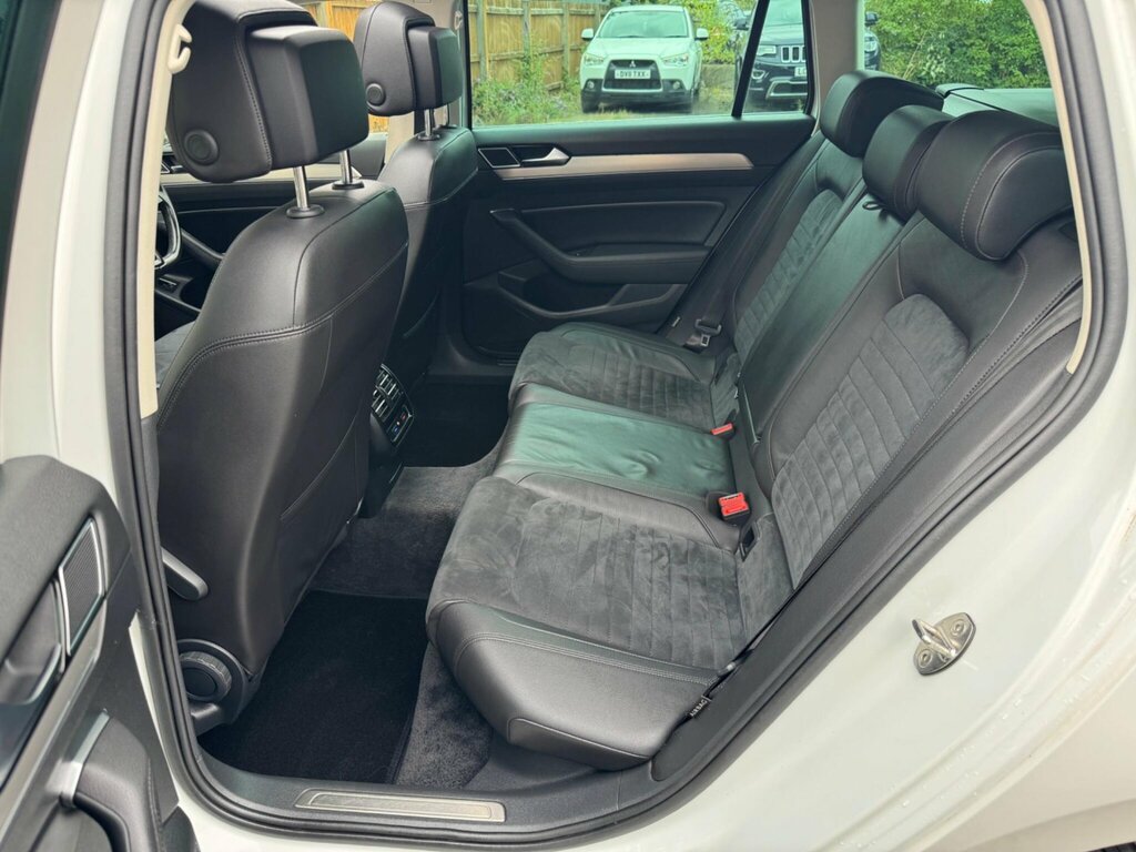 Volkswagen Passat 2017 17 2.0 Black #26