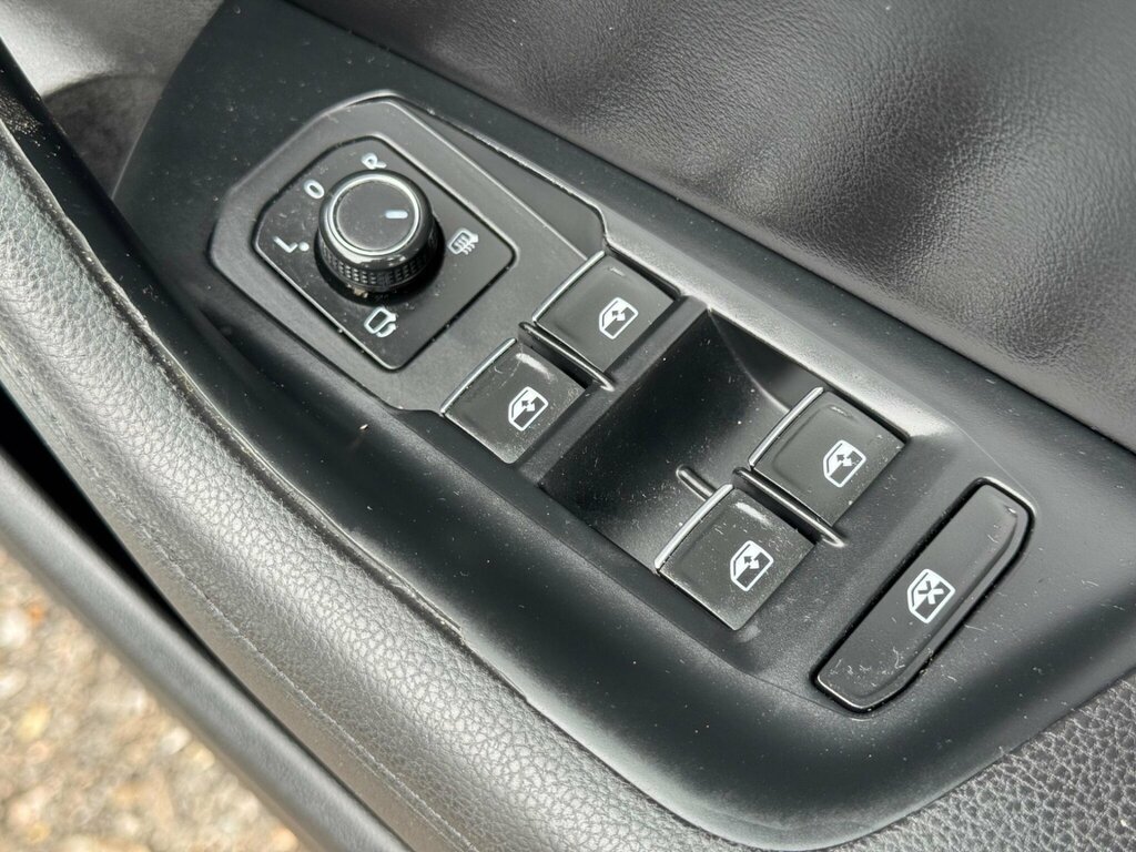 Volkswagen Passat 2017 17 2.0 Black #37