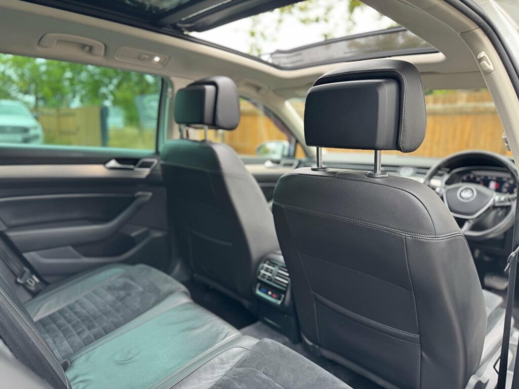 Volkswagen Passat 2017 17 2.0 Black #32