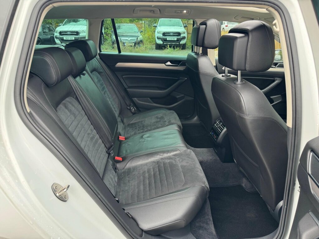 Volkswagen Passat 2017 17 2.0 Black #30