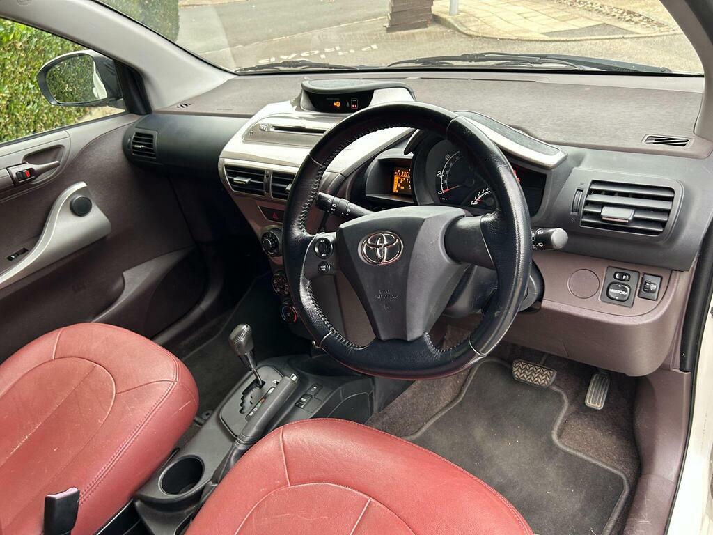 Toyota IQ Hatchback Silver #16