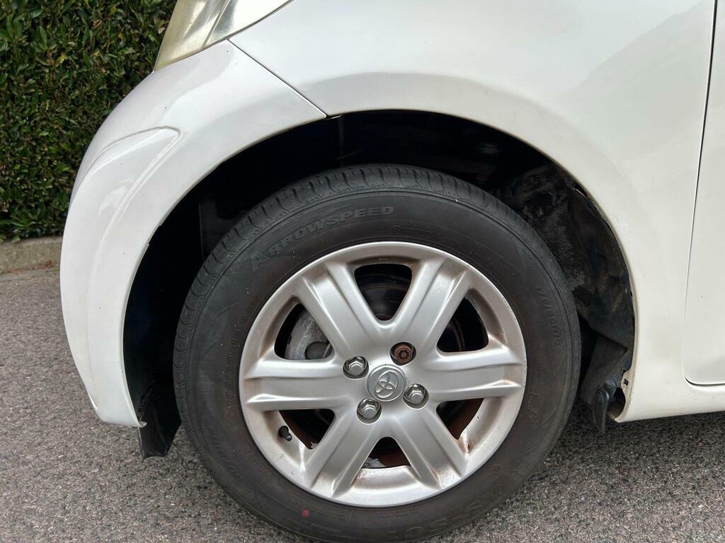 Toyota IQ Hatchback Silver #85