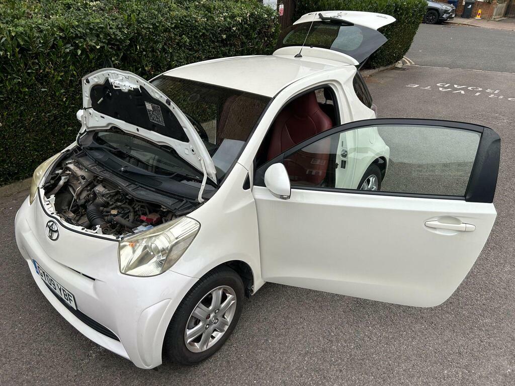 Toyota IQ Hatchback Silver #78