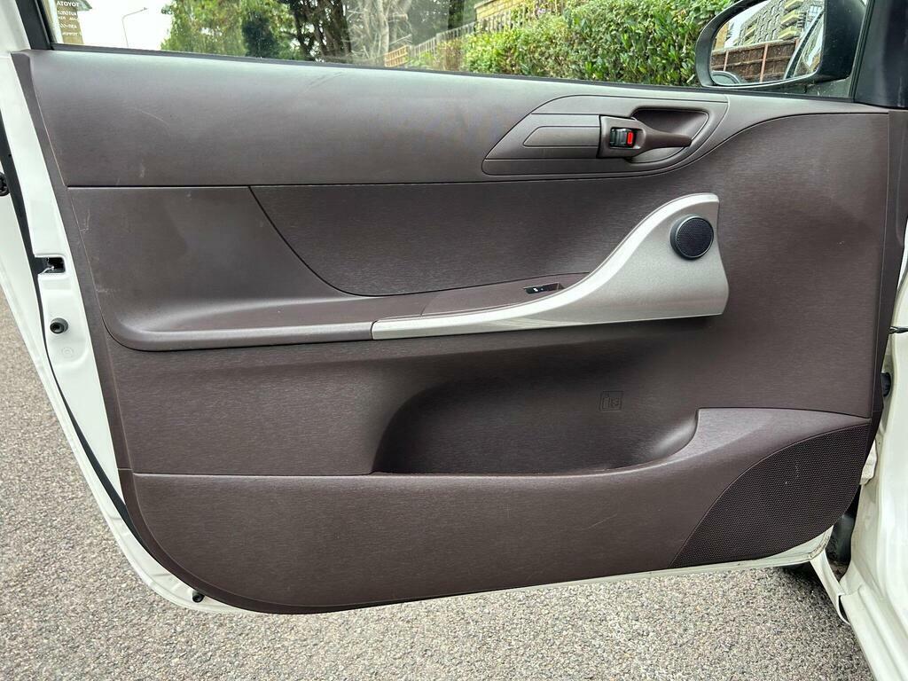 Toyota IQ Hatchback Silver #87