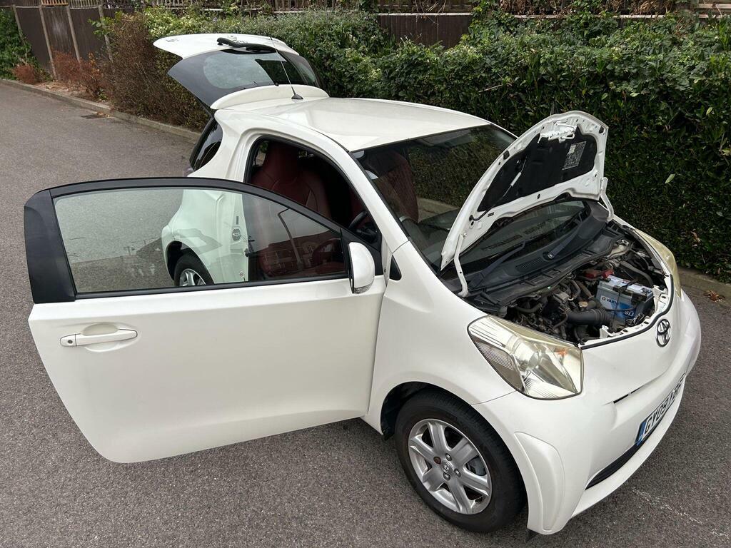 Toyota IQ Hatchback Silver #76