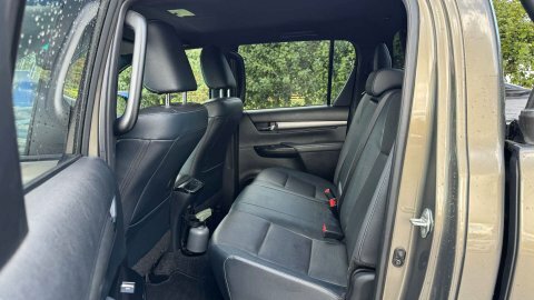 Toyota HILUX 2.8 Hilux Invincible Brown #4