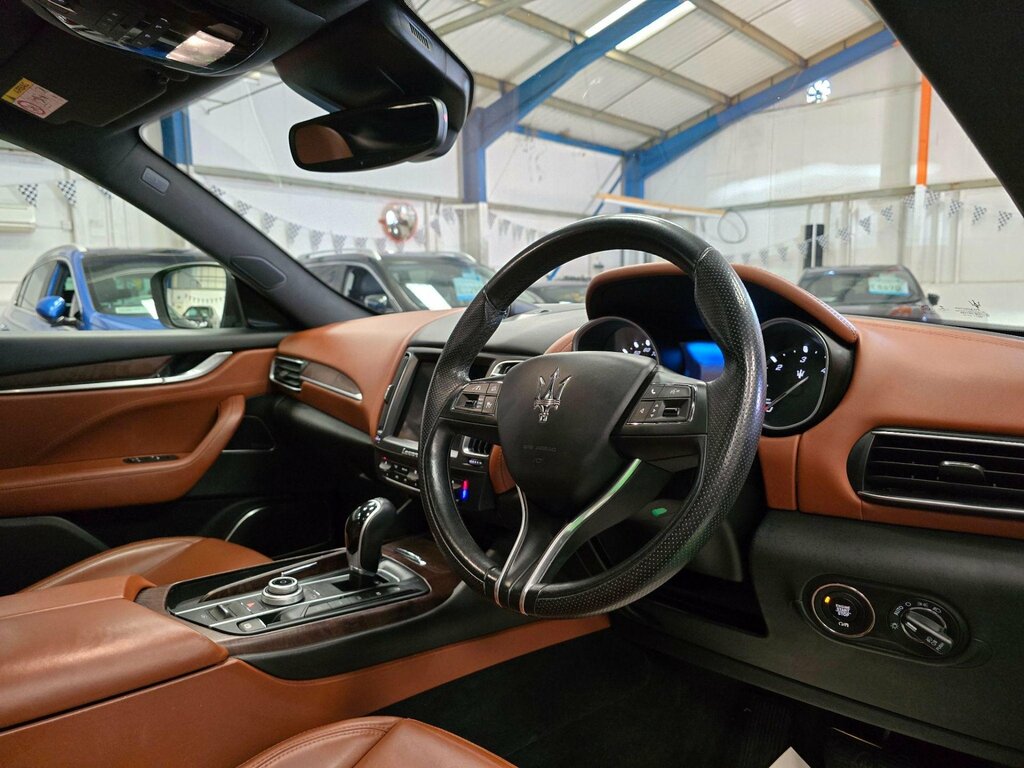 Maserati Levante D V6 Black #8