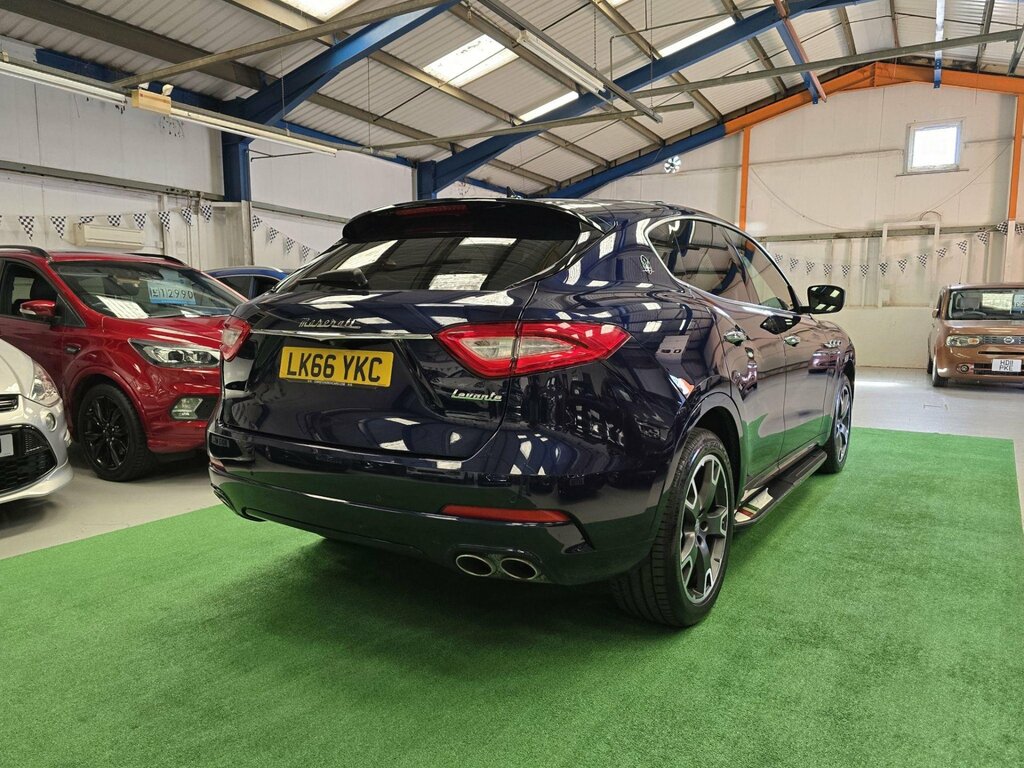Maserati Levante D V6 Black #24