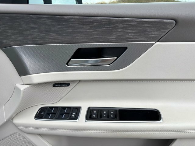 Jaguar XF 2.0I Portfolio Black #40