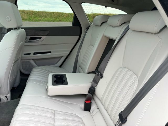 Jaguar XF 2.0I Portfolio Black #35