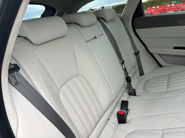 Jaguar XF 2.0I Portfolio Black #32