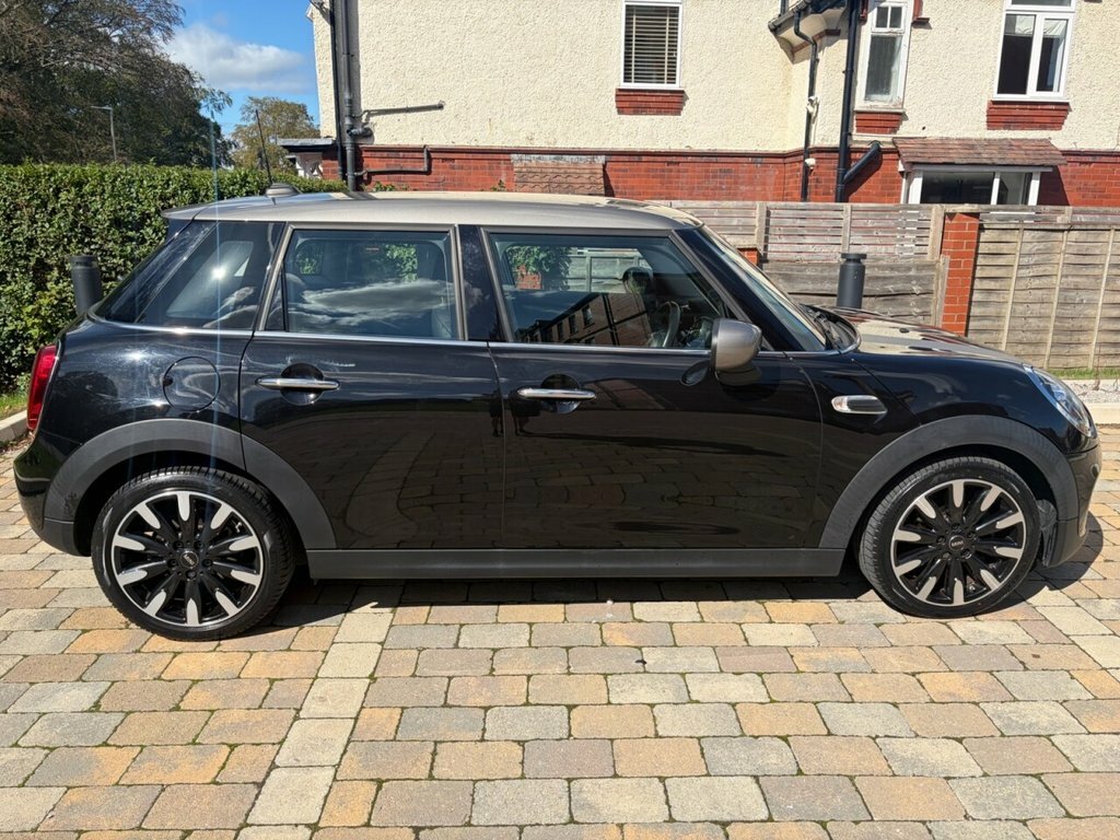 Mini Hatch 1.5L Cooper Exclusive Black #4