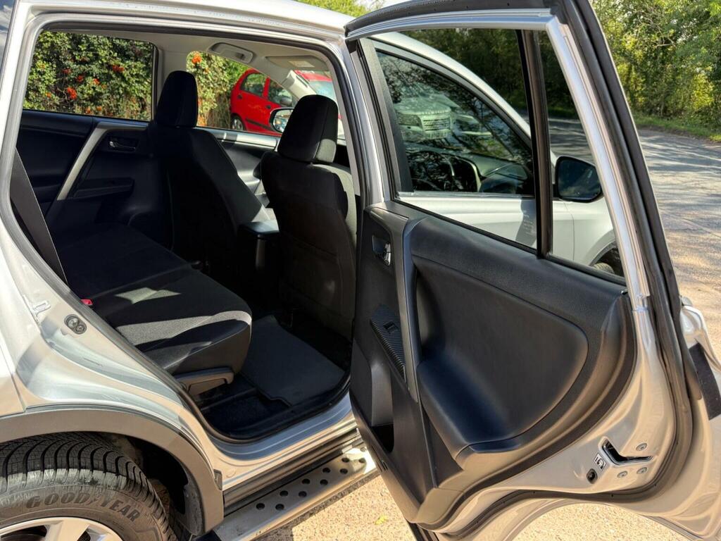 Toyota Rav 4 2.2 D-4d Icon 150 Bhp Silver #26