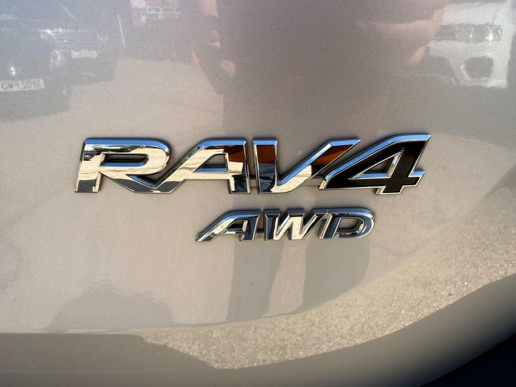 Toyota Rav 4 2.2 D-4d Icon 150 Bhp Silver #32