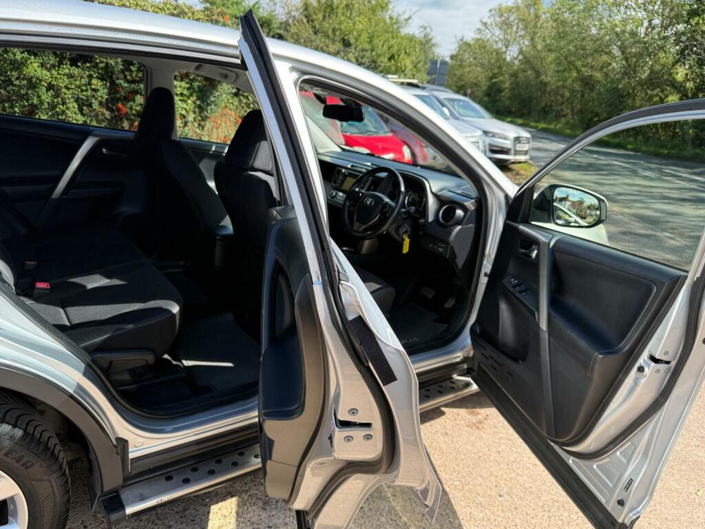 Toyota Rav 4 2.2 D-4d Icon 150 Bhp Silver #13