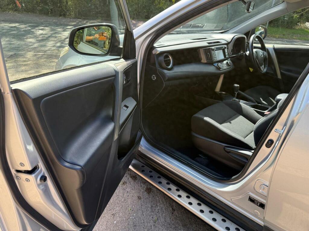 Toyota Rav 4 2.2 D-4d Icon 150 Bhp Silver #28