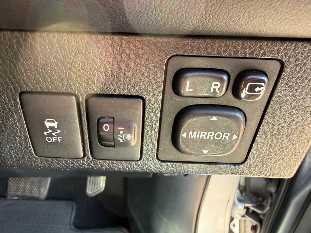 Toyota Rav 4 2.2 D-4d Icon 150 Bhp Silver #24